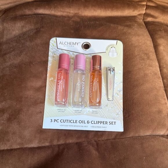 Alchemy Living Cuticle Oil & Clipper Set - Picture 1 of 4